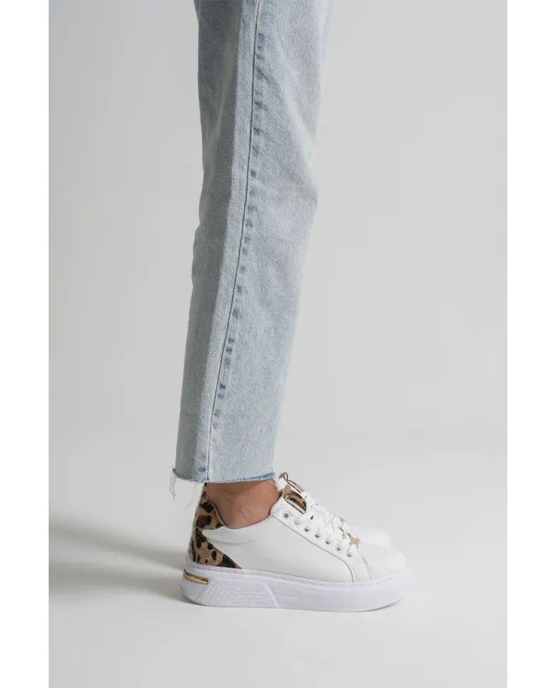 Leopar Detaylı Beyaz Kadın Spor Ayakkabı TR01MS03C