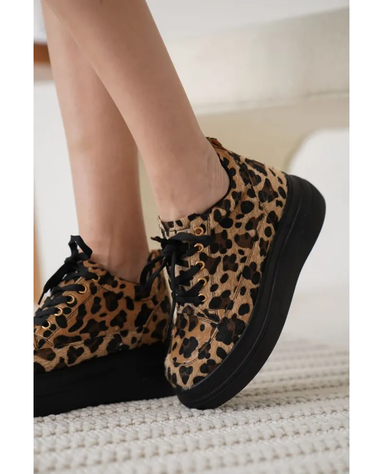 Kadın Gizli Topuk Siyah Taban Leopar Spor Ayakkabı TR10MS01K