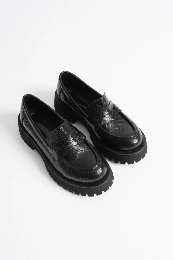 Kadın Günlük Siyah Kroko Loafer Ayakkabı TR10MS02G