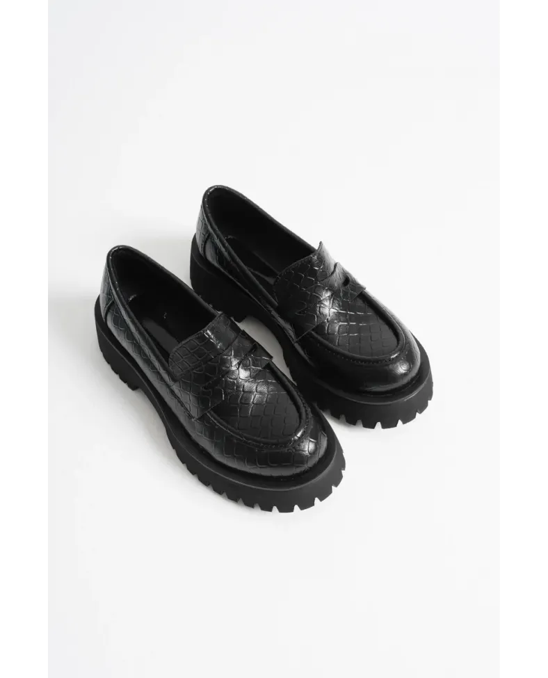 Kadın Günlük Siyah Kroko Loafer Ayakkabı TR10MS02G