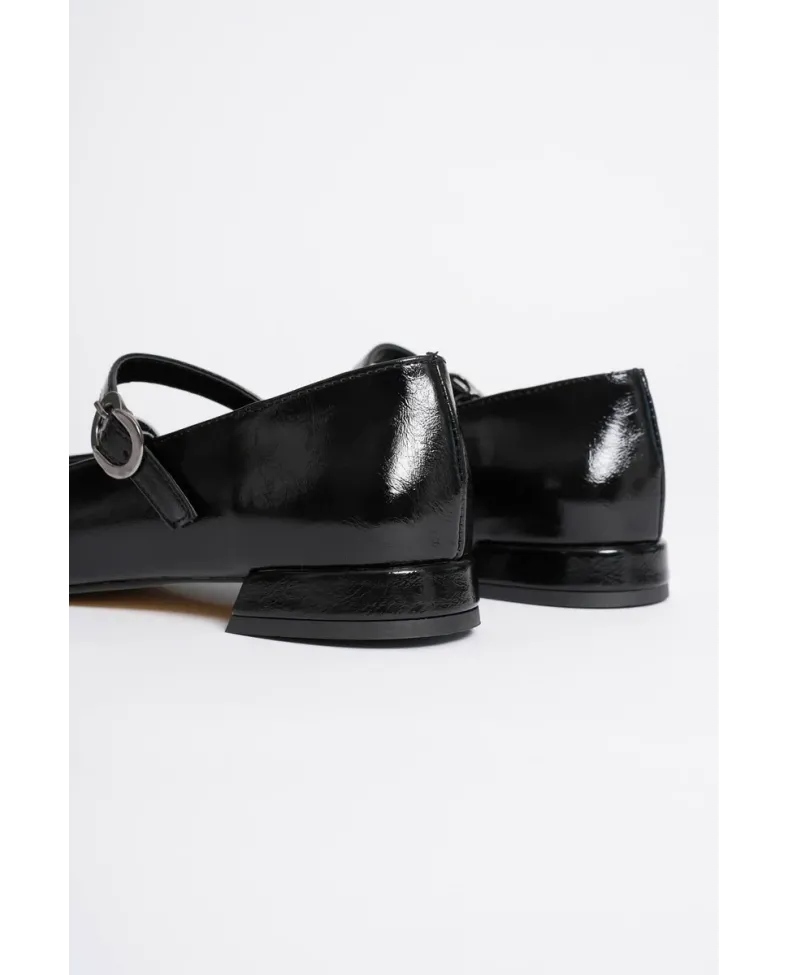 Kadın Siyah Günlük Kısa Topuklu Ayakkabı TR23MS01A