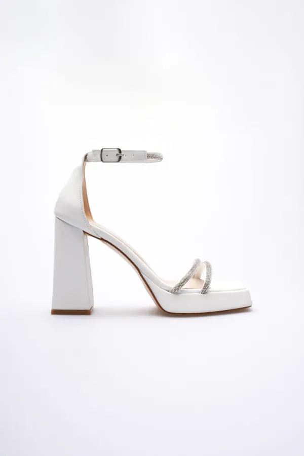Kadın Beyaz Topuklu Sandalet TR12MY01B