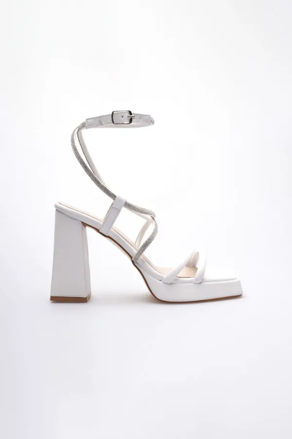 Kadın Beyaz Topuklu Sandalet TR12MY02B