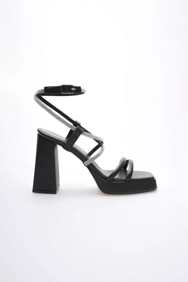 Kadın Siyah Topuklu Sandalet TR12MY02A