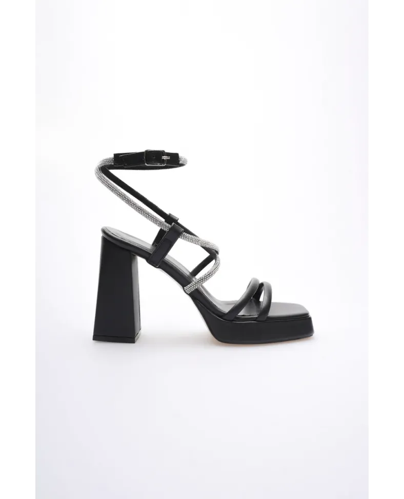 Kadın Siyah Topuklu Sandalet TR12MY02A