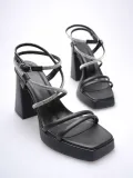 Kadın Siyah Topuklu Sandalet TR12MY02A