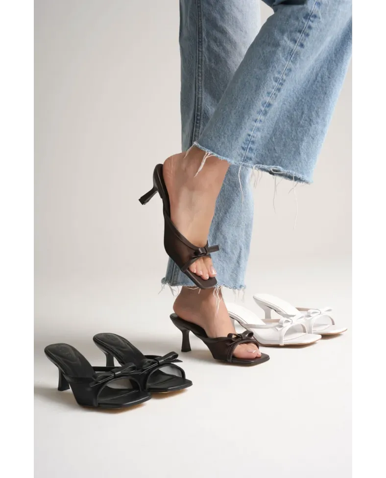 Kadın Siyah 6,5 cm Kısa Topuklu Fiyonk Detaylı Terlik TR08MY02A