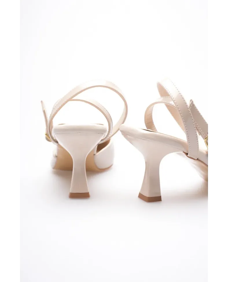 Kadın Bej Rugan Topuklu Ayakkabı TR03MS02C