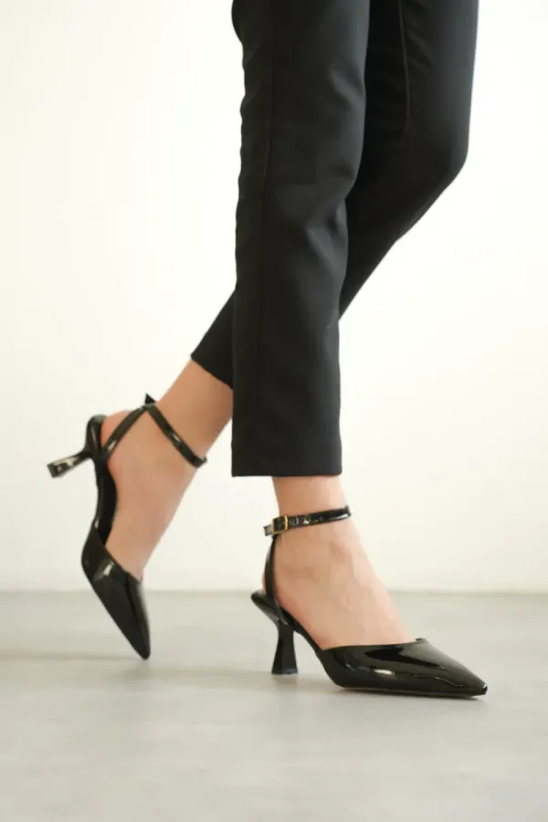 Kadın Siyah Rugan Topuklu Ayakkabı TR03MS02A