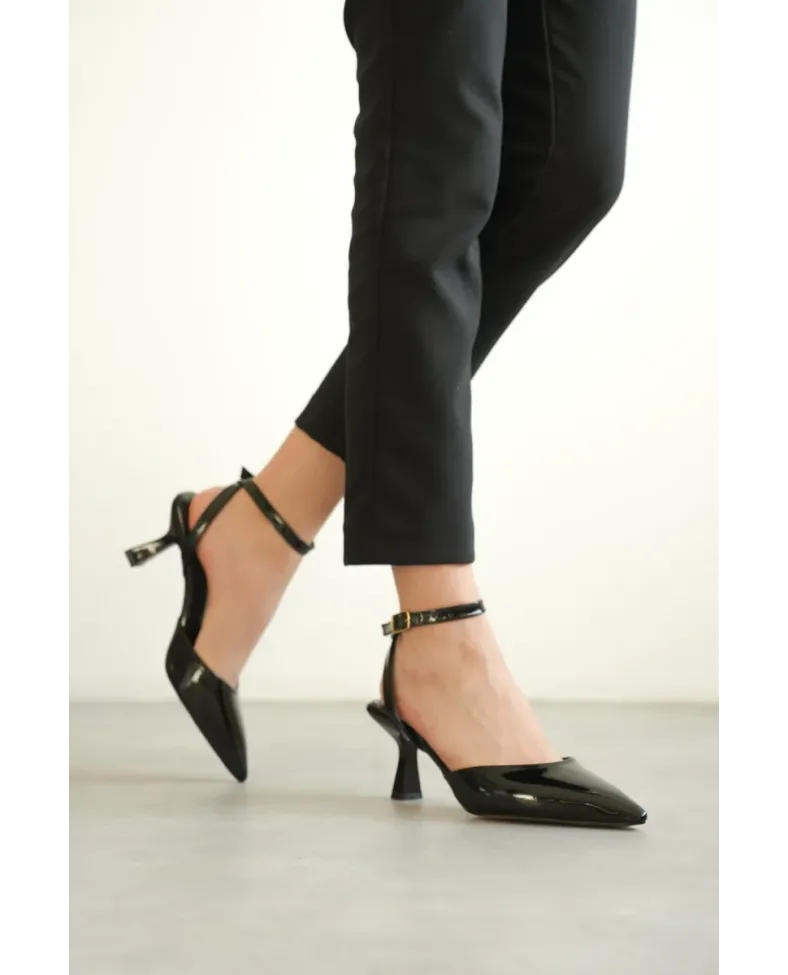 Kadın Siyah Rugan Topuklu Ayakkabı TR03MS02A