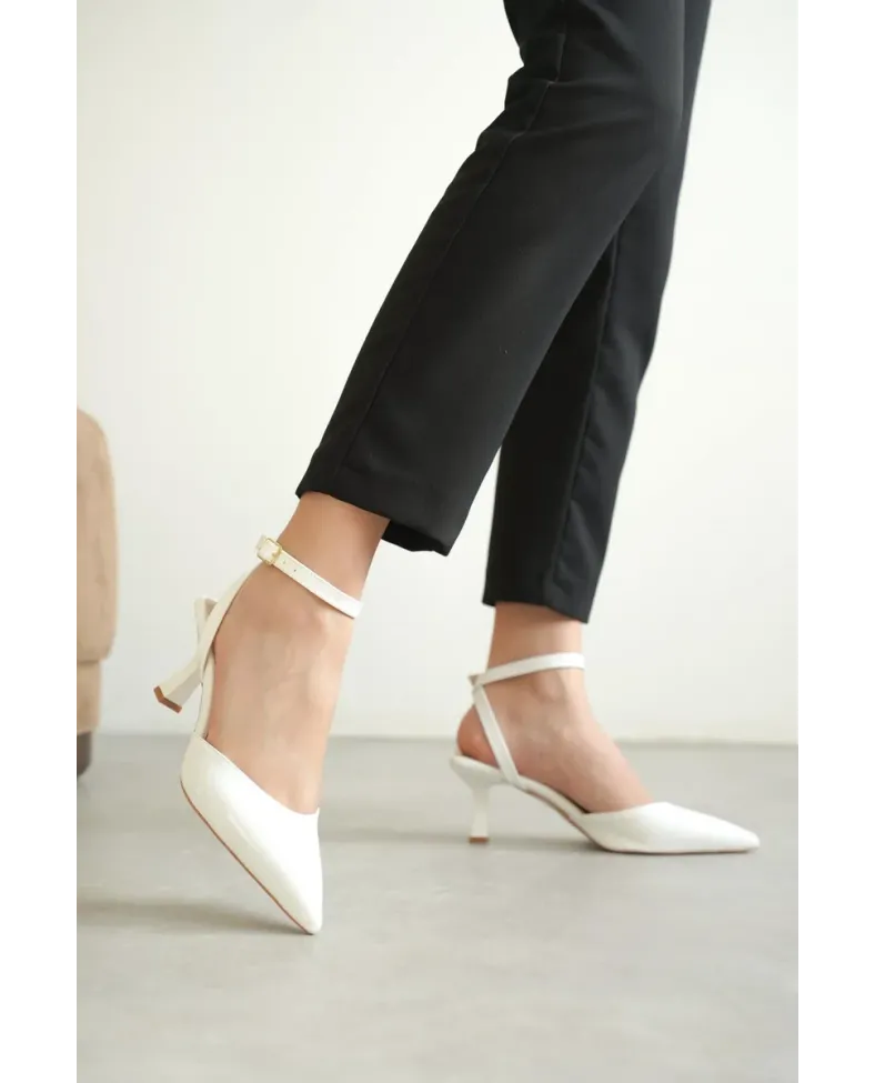 Kadın Beyaz Rugan Topuklu Ayakkabı TR03MS02B