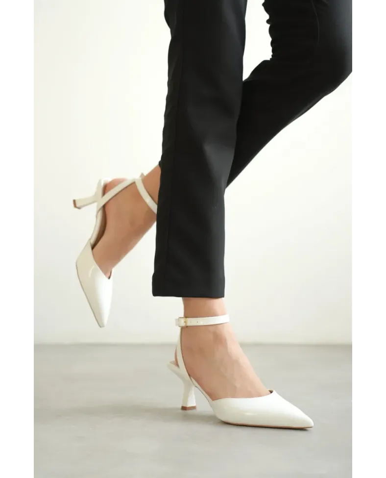 Kadın Beyaz Rugan Topuklu Ayakkabı TR03MS02B