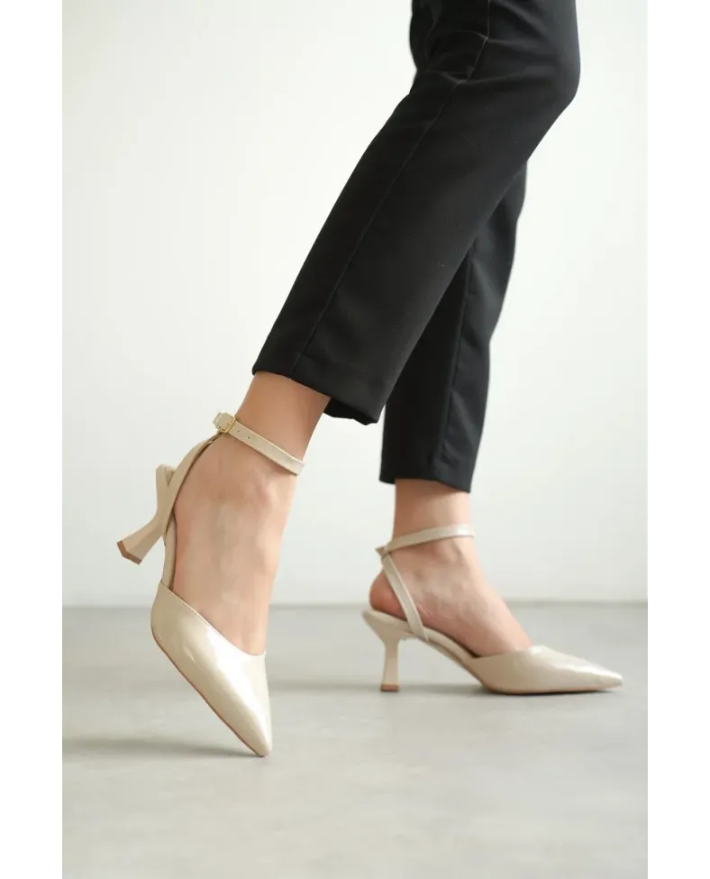 Kadın Bej Rugan Topuklu Ayakkabı TR03MS02C