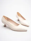 Bej Kadın Günlük Kısa Topuklu Stiletto Ayakkabı TR20MS03B