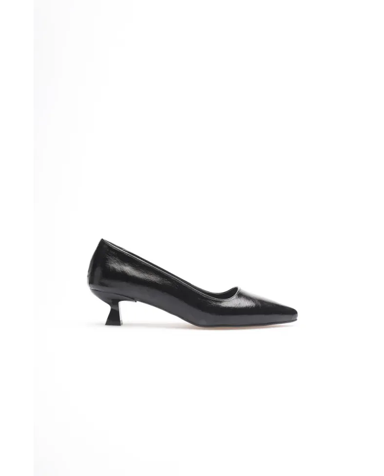 Kadın Siyah Kırışık Rugan Kısa Topuklu Stiletto Ayakkabı TR20MS03C