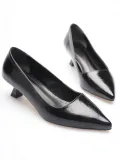 Kadın Siyah Kırışık Rugan Kısa Topuklu Stiletto Ayakkabı TR20MS03C
