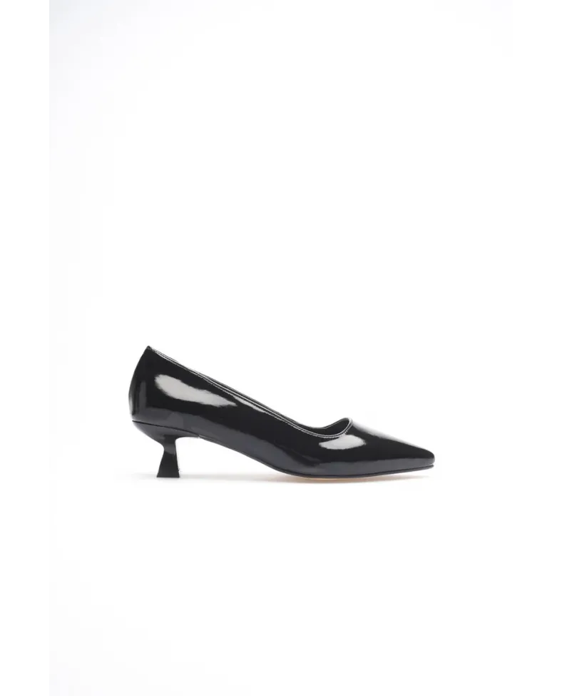 Kadın Siyah Rugan Kısa Topuklu Stiletto Ayakkabı TR20MS03E