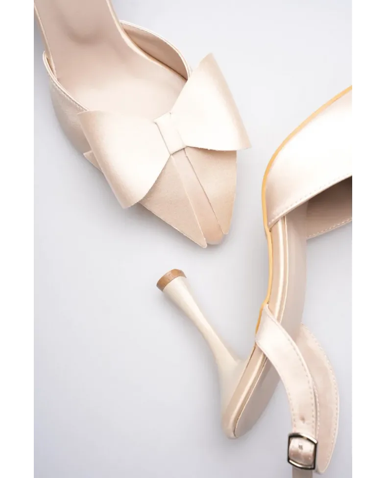 Kadın Bej Fiyonklu Saten Topuklu Ayakkabı TR40MS01B
