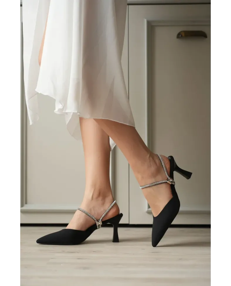Kadın Taşlı Siyah Saten Topuklu Ayakkabı TR12MS04A