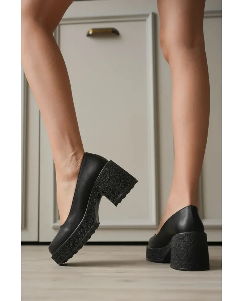 Siyah Kadın Günlük Ayakkabı TR06MS04C