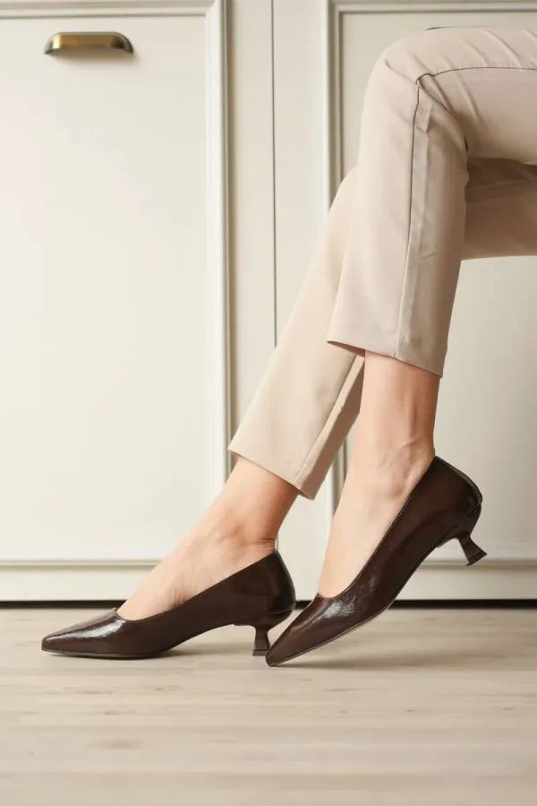 Kadın Acı Kahve Kırışık Rugan Kısa Topuklu Stiletto Ayakkabı TR20MS03D