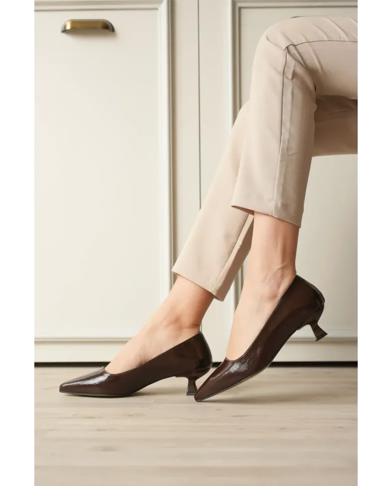 Kadın Acı Kahve Kırışık Rugan Kısa Topuklu Stiletto Ayakkabı TR20MS03D