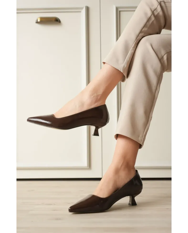 Kadın Acı Kahve Kırışık Rugan Kısa Topuklu Stiletto Ayakkabı TR20MS03D