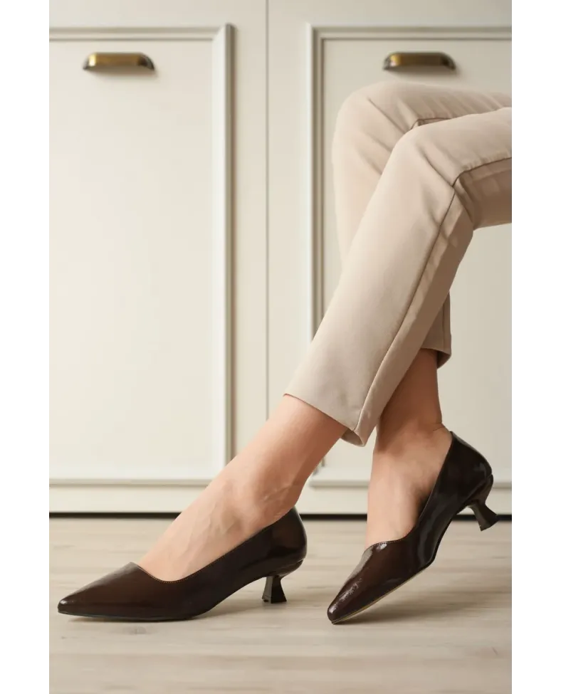 Kadın Acı Kahve Kırışık Rugan Kısa Topuklu Stiletto Ayakkabı TR20MS03D