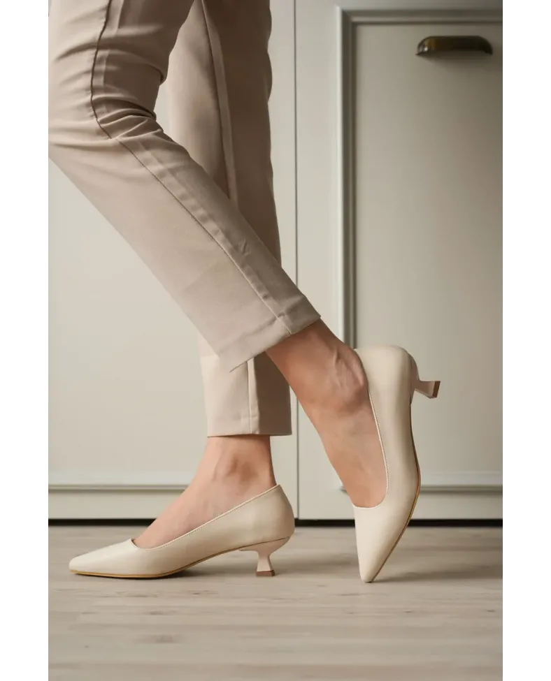 Bej Kadın Günlük Kısa Topuklu Stiletto Ayakkabı TR20MS03B