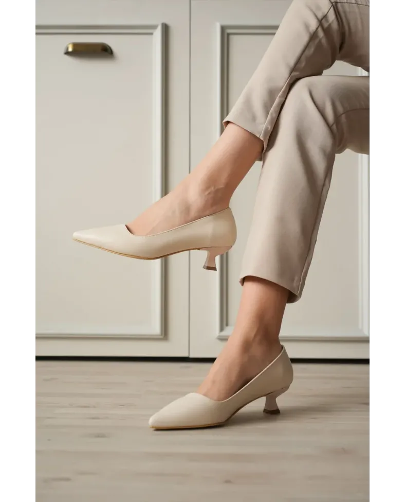 Bej Kadın Günlük Kısa Topuklu Stiletto Ayakkabı TR20MS03B
