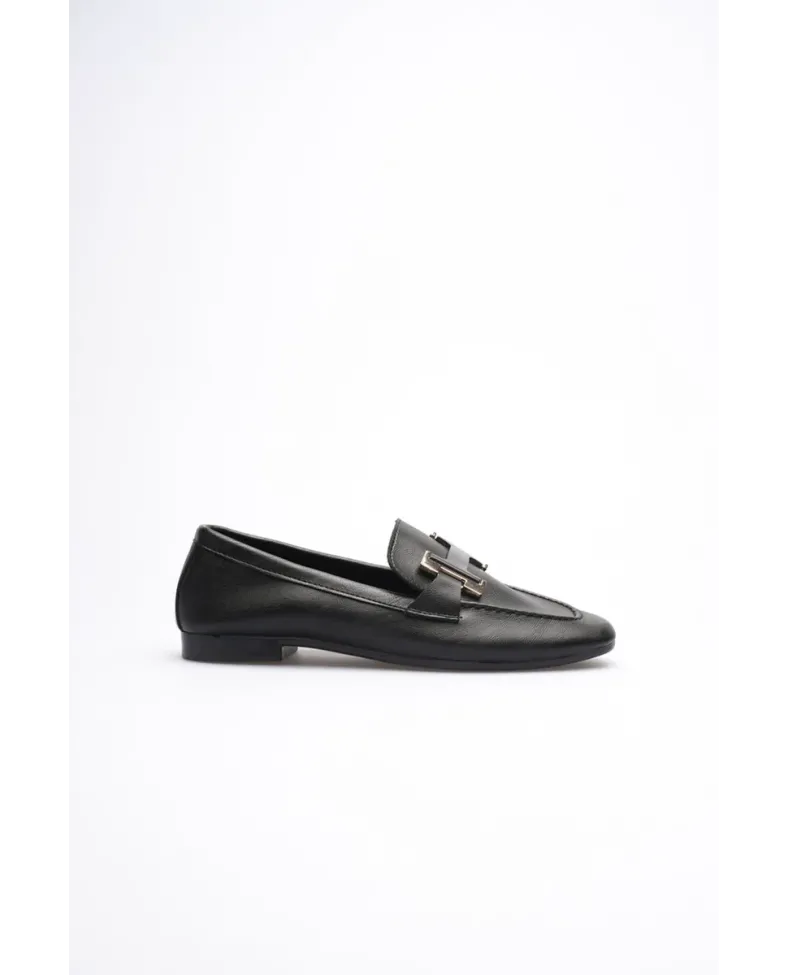 Kadın Siyah Şık Tokalı Günlük Ayakkabı TR27MS05A