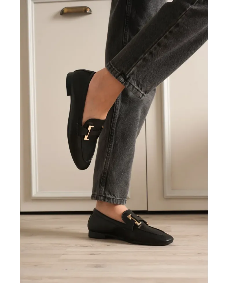 Kadın Siyah Şık Tokalı Günlük Ayakkabı TR27MS05A