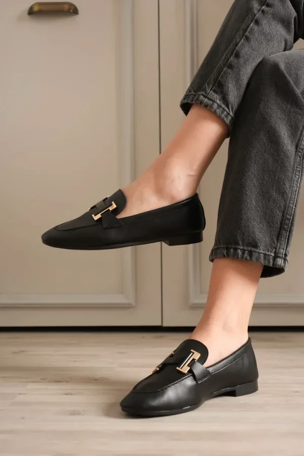 Kadın Siyah Şık Tokalı Günlük Ayakkabı TR27MS05A