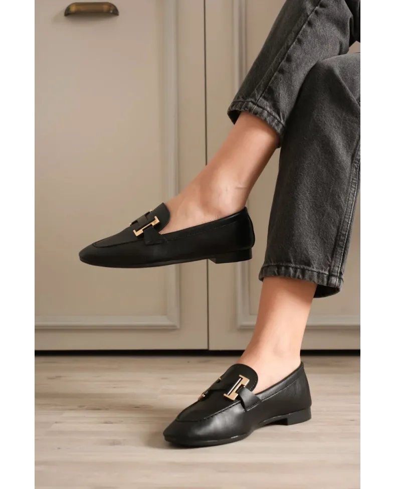 Kadın Siyah Şık Tokalı Günlük Ayakkabı TR27MS05A