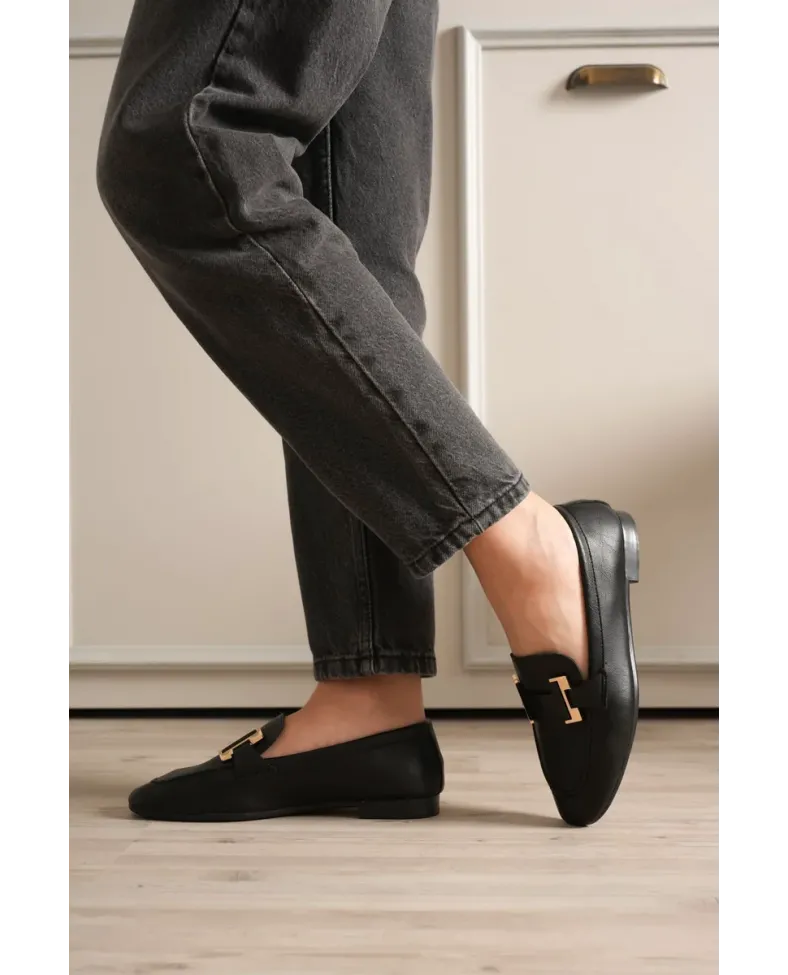 Kadın Siyah Şık Tokalı Günlük Ayakkabı TR27MS05A