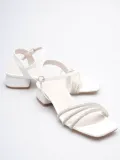 Kadın Beyaz Taşlı Kalın Topuklu Sandalet TR20MY26B