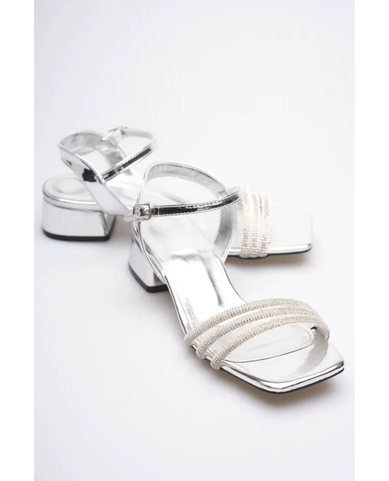 Kadın Gümüş Taşlı Kalın Topuklu Sandalet TR20MY26E