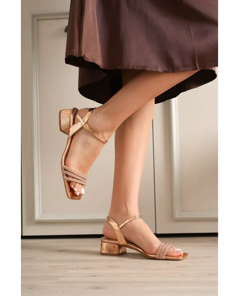 Kadın Rose Gold Taşlı Kalın Topuklu Sandalet TR20MY26F