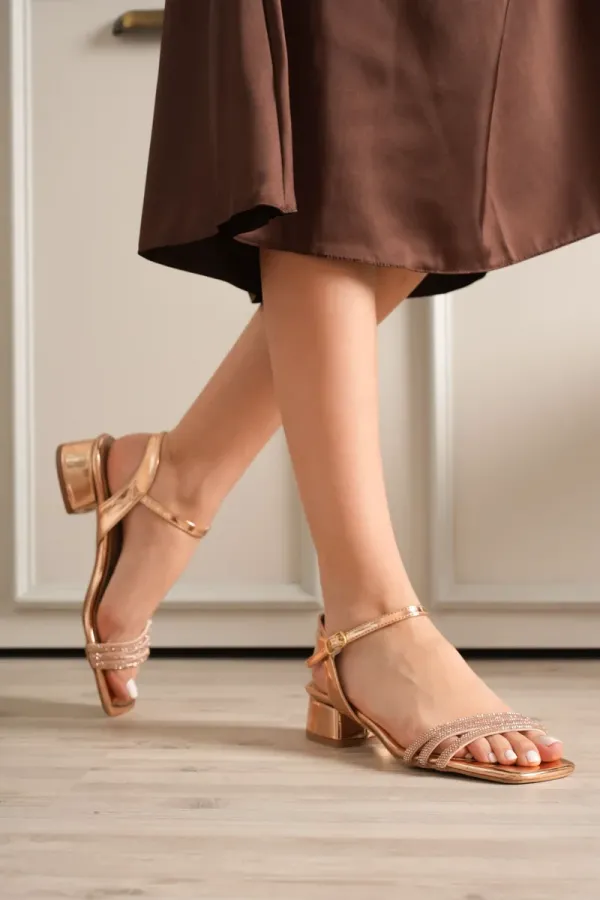Kadın Rose Gold Taşlı Kalın Topuklu Sandalet TR20MY26F