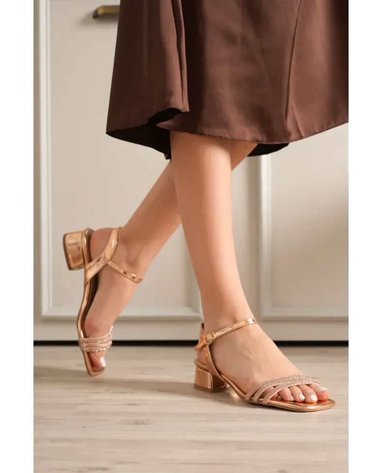 Kadın Rose Gold Taşlı Kalın Topuklu Sandalet TR20MY26F