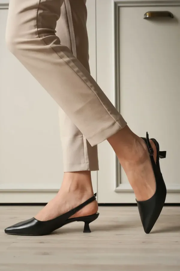 Kadın Siyah Kısa Topuklu Ayakkabı TR20MS04A