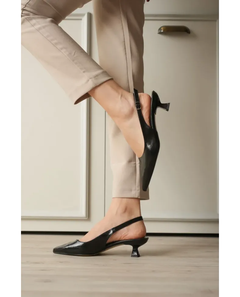 Kadın Siyah Kırışık Rugan Kısa Topuklu Ayakkabı TR20MS04C