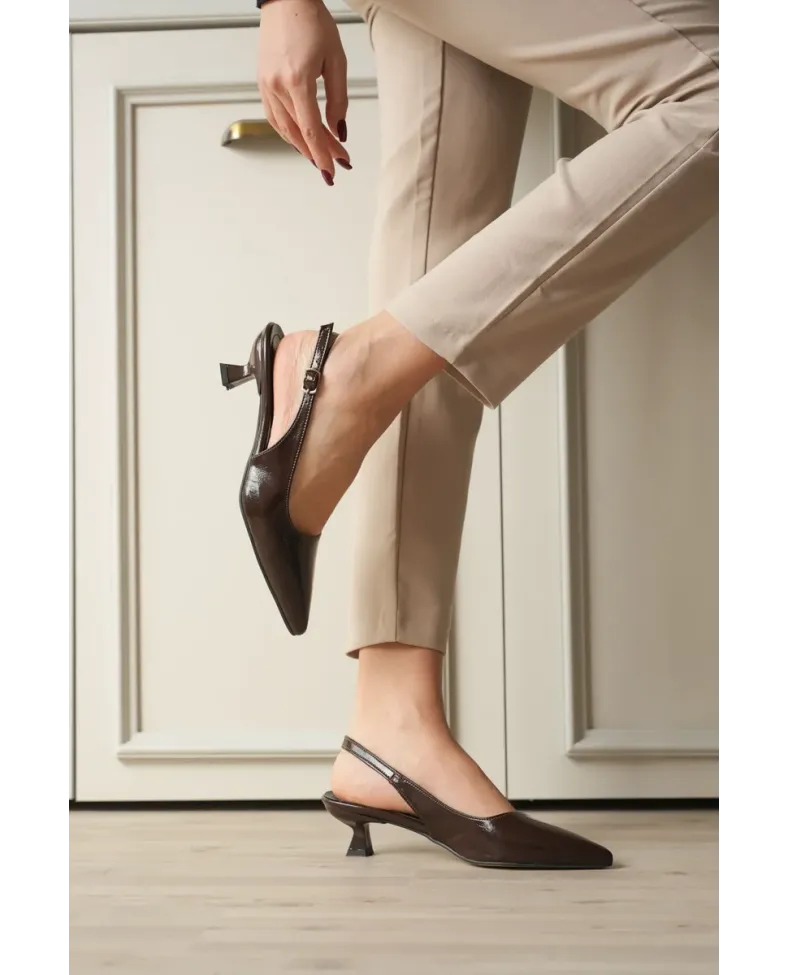 Kadın Acı Kahve Kırışık Rugan Kısa Topuklu Ayakkabı TR20MS04D