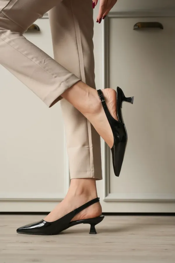 Kadın Siyah Rugan Kısa Topuklu Ayakkabı TR20MS04E