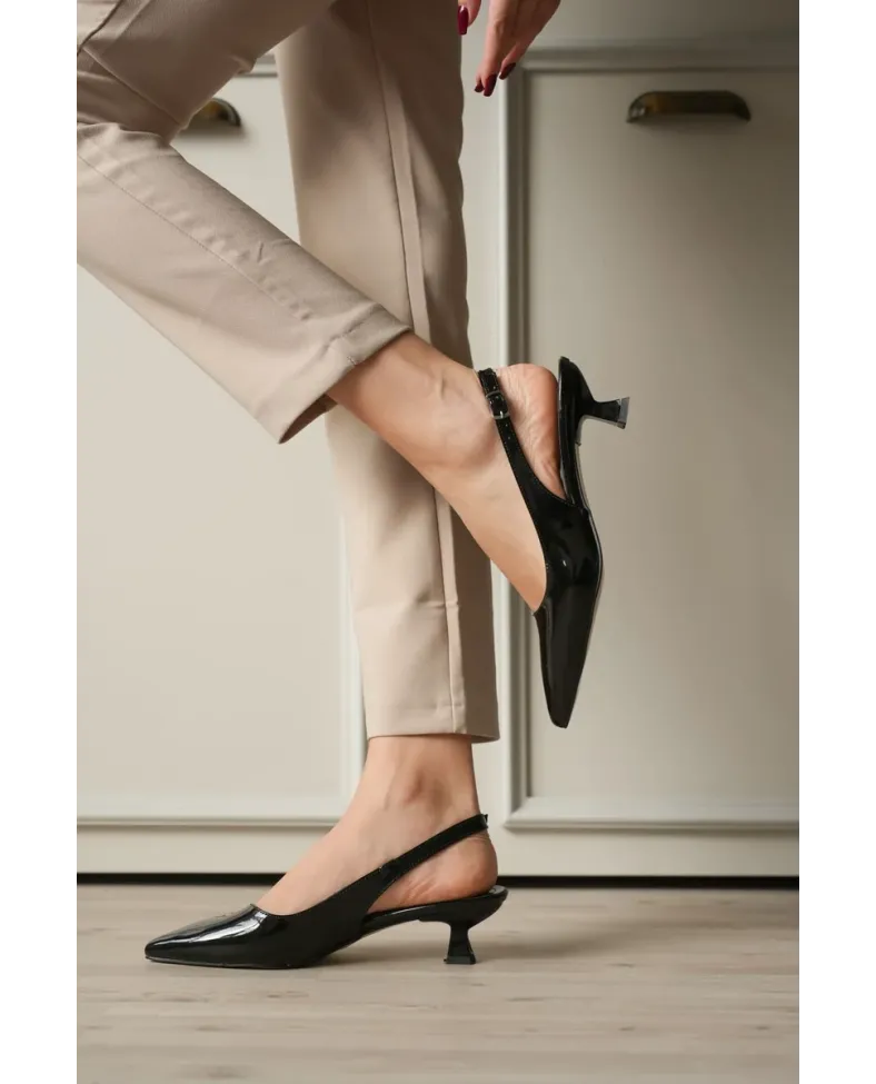 Kadın Siyah Rugan Kısa Topuklu Ayakkabı TR20MS04E