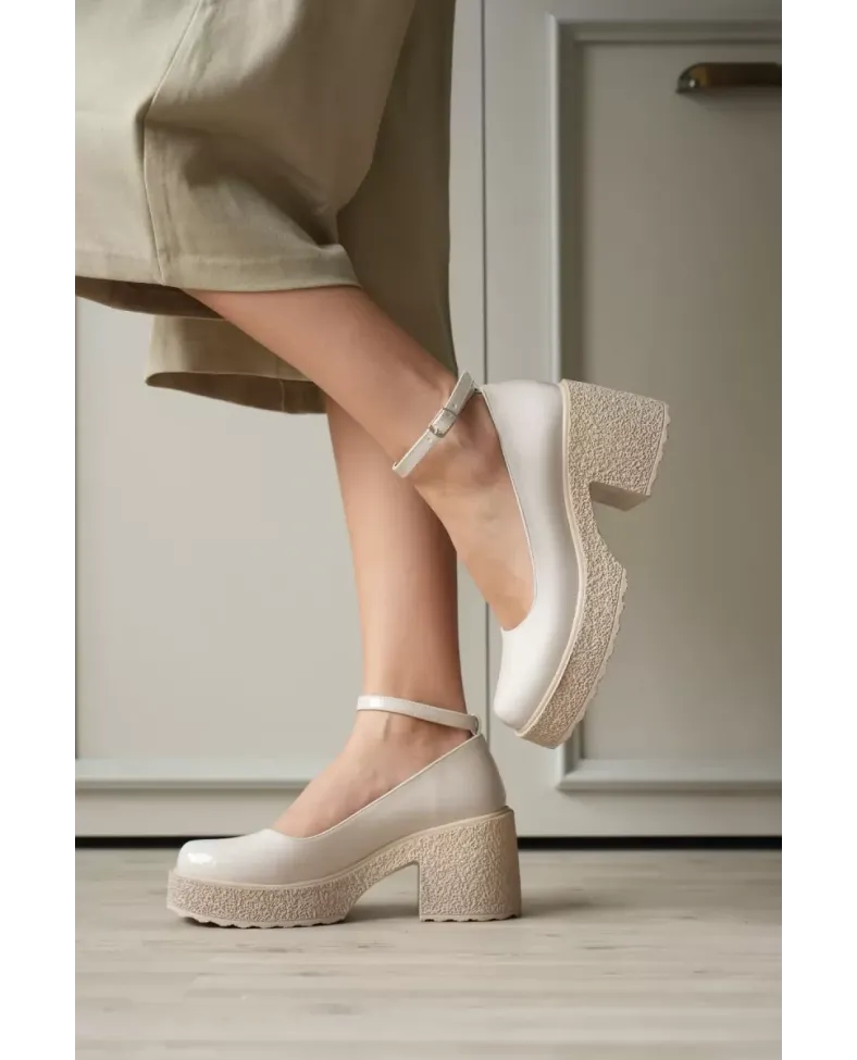 Kadın Bej Rugan Bilekten Baretli Günlük Ayakkabı TR06MS01B