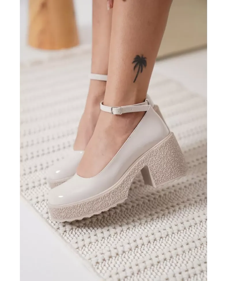 Kadın Bej Rugan Bilekten Baretli Günlük Ayakkabı TR06MS01B