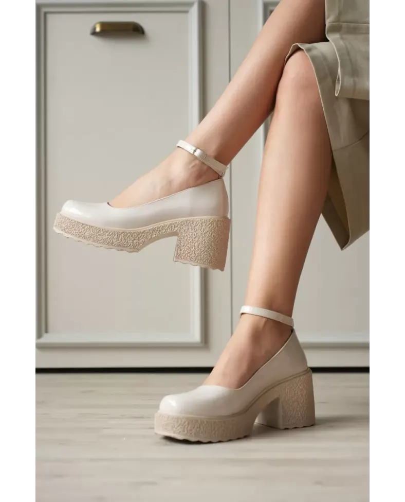 Kadın Bej Rugan Bilekten Baretli Günlük Ayakkabı TR06MS01B