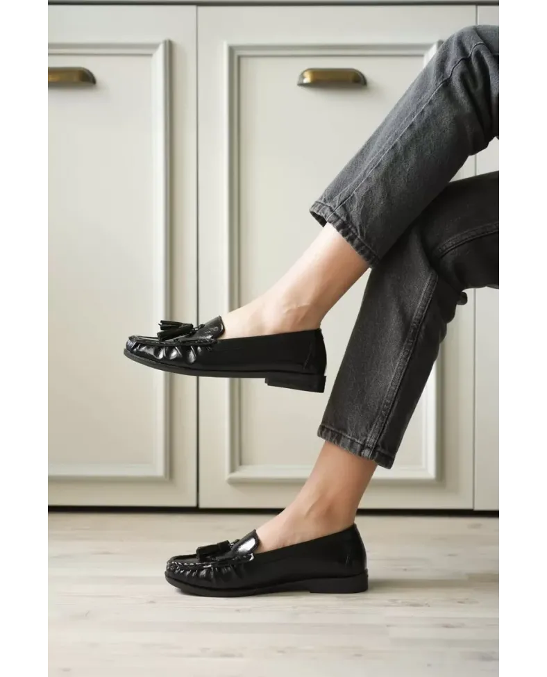 Siyah Rugan Püsküllü Kadın Loafer Ayakkabı TR88MS01A