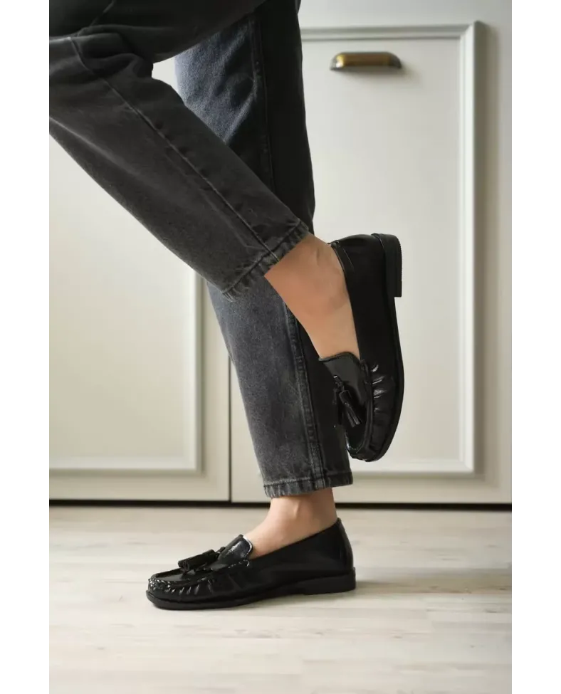 Siyah Rugan Püsküllü Kadın Loafer Ayakkabı TR88MS01A